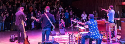 Method Session bad playing instruments and singing on stage